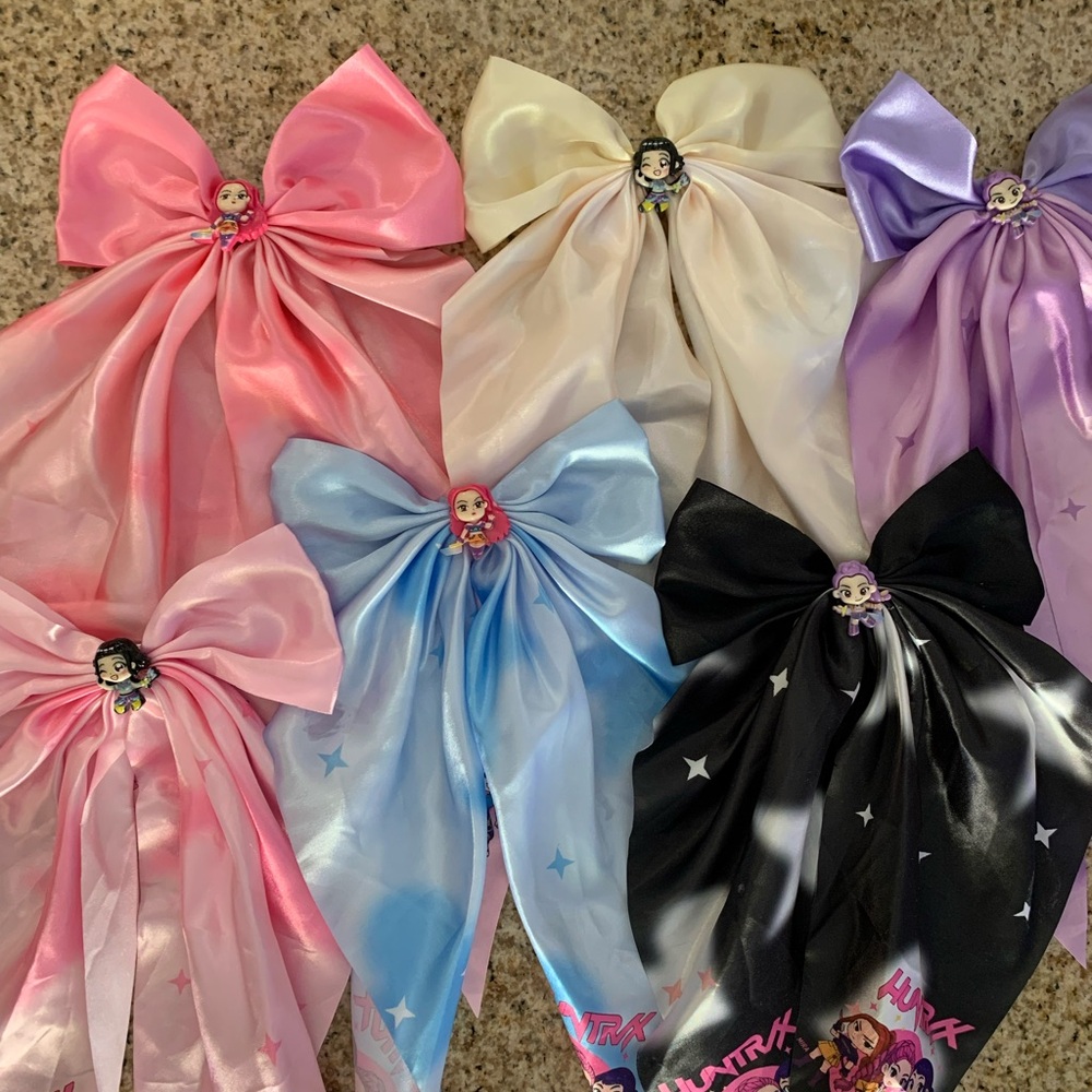 K-Pop Demon Hunters bows